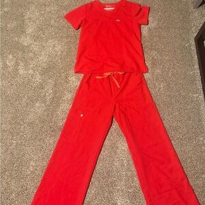 Figs Women's Pop Red Scrub Set